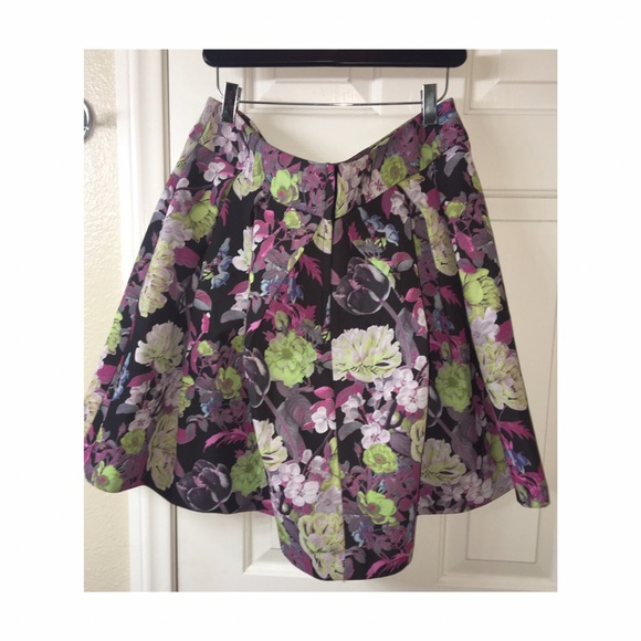 Floral Co-ord (matching crop top and skirt) Two Piece Set Plus Size - Picture 6 of 8
